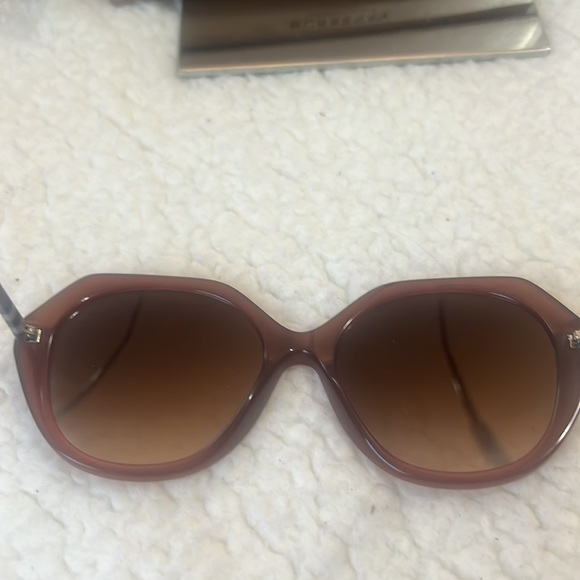 Burberry Sunglassess - Picture 3 of 7